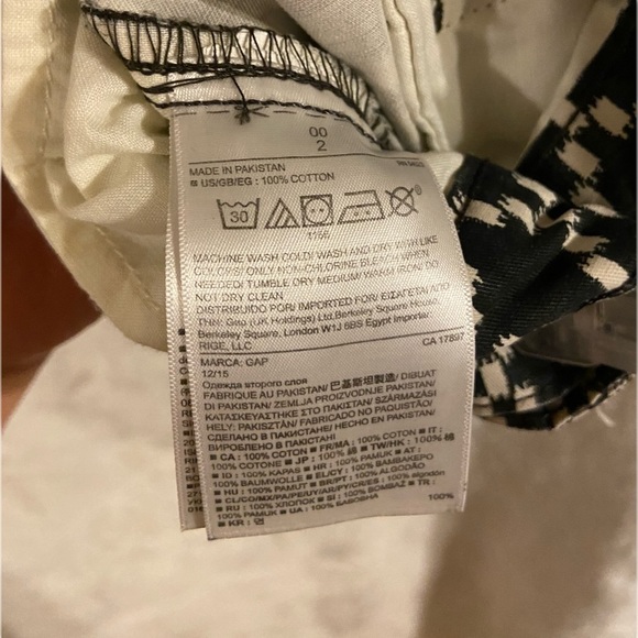 GAP Black and White Shorts, Size 00 - Picture 7 of 7